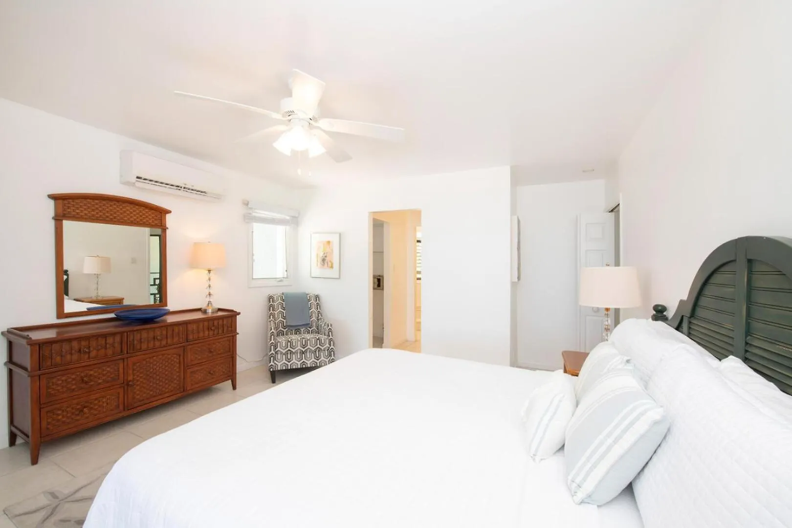 Fingertip - Beach Bungalow In Cayman Kai Driftwood Village 케이맨 제도