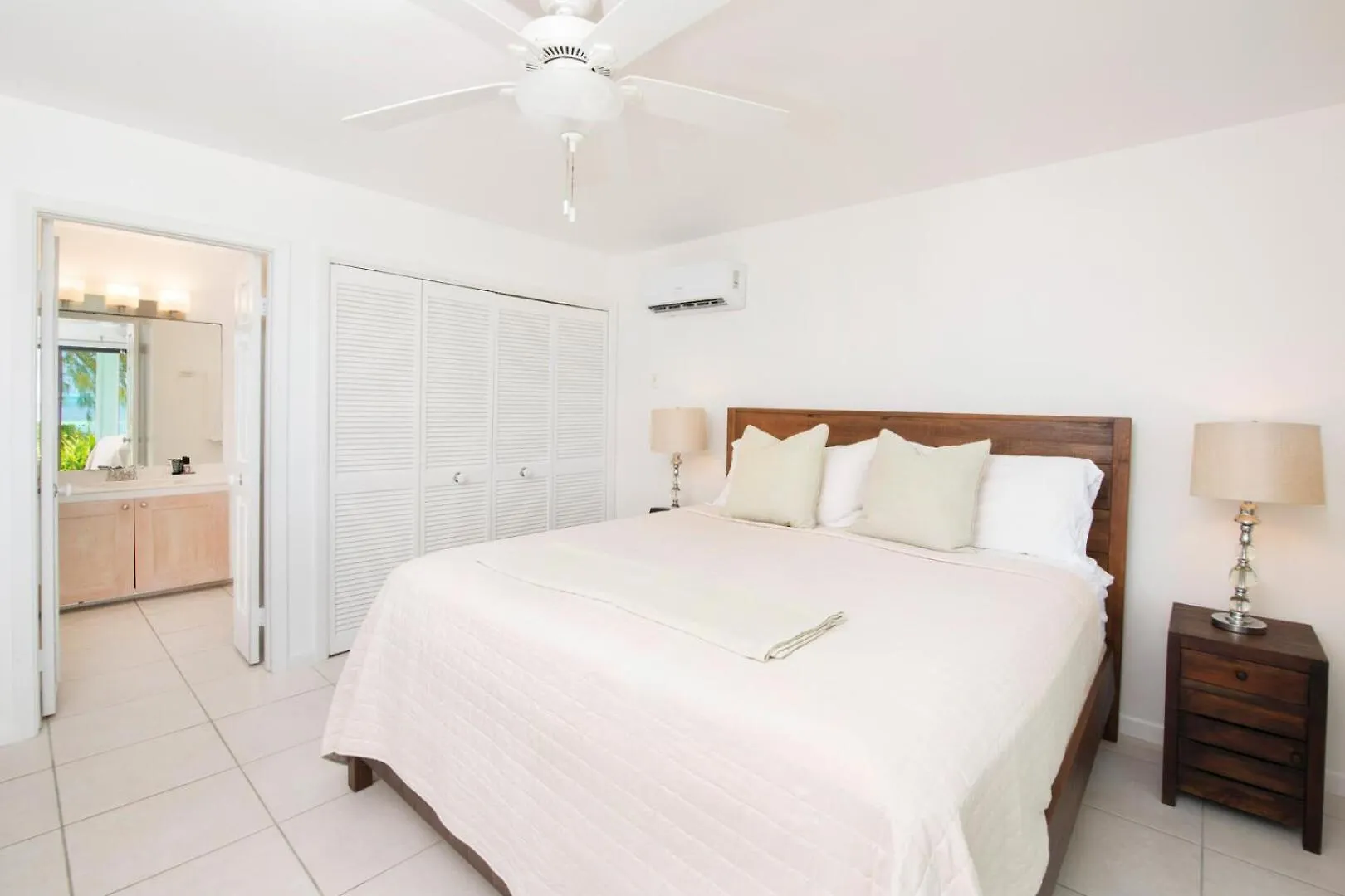 Fingertip - Beach Bungalow In Cayman Kai Driftwood Village 케이맨 제도