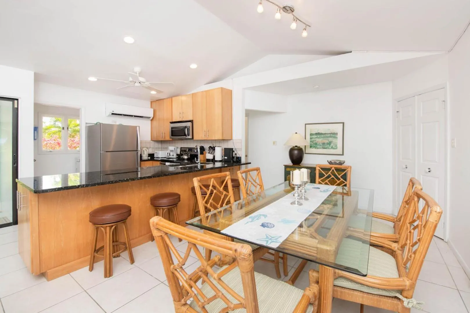 Fingertip - Beach Bungalow In Cayman Kai Driftwood Village 케이맨 제도
