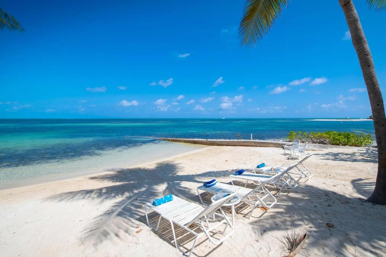 Fingertip - Beach Bungalow In Cayman Kai Driftwood Village 0*,  케이맨 제도